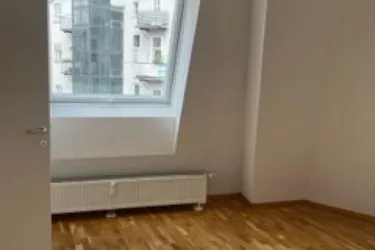 Lichtdurchflutete, sehr zentral gelegene 3 Zimmerwohnung- davon zwei Schlafzimmer, 1 Wohn-/ Essbereich mit Küchennische, Keller, Lift, mit Schlossbergblick, barrierefrei, nähe Südtirolerplatz