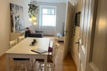 Altbauschönheit: ruhige, stilvolle und zentral gelegene Wohnung in der Grazer Innenstadt mit Balkon, urbanes Wohnen in einem gepflegten Altbau