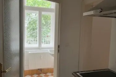 Traumhafte Altbau-Wohnung in Graz! 73.8m², 887,33€ Miete, Balkon, gepflegt, inkl. Einbauküche &amp; Personenaufzug.