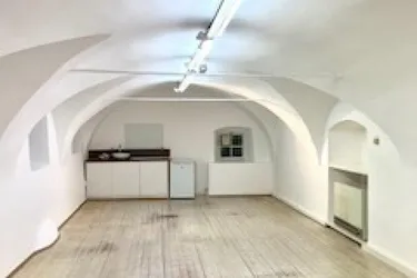 Charmantes Büro oder Atelier im Herzen der Grazer Altstadt: 50 m² im EG – ideal für Ihr Business! Miete: 960 €