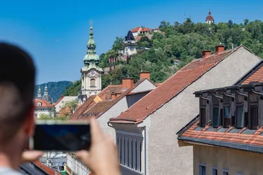 Im Herzen der Grazer Altstadt: Traumhaft schöne Dachgeschoßwohnung mit Klimaanlage in bester Innenstadtlage: 3 Zimmer, 89m², Terrasseneinschnitte sind genehmigt und geplant!