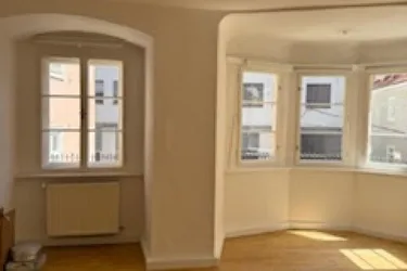 Charmante 2-Zimmer Altbauschönheit in Graz – gepflegt, mit Einbauküche und viel Licht!
