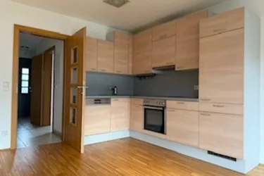 Wohn- und Lebensqualität: Lichtdurchflutete Wohnung im Herzen von St. Peter in Ruhelage eingebettet, Wohnen/Essen/Kochen, Schlafzimmer, Balkon