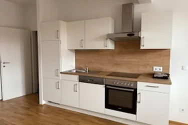 Klein aber fein: Charmante, lichtdurchflutete Dachgeschoßwohnung in zentraler Lage: geräumige 1 Zimmerwohnung, moderne Küchen- und Badausstattung, modern saniert!