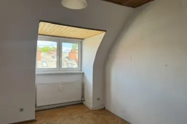 SANIERUNGSBEDÜRFTIGE Wohnung in 8010 Graz – top Preis: € 115.000,00 – Fünfter Stock ohne Lift, sehr gute Innenstadtlage, sehr gute Infrastruktur, mit Kellerabteil, allgemeinen Garten und Fahrradabstellplatz im Innenhof