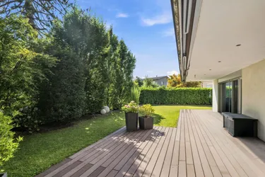 Lustenau: 136m² Wohnfläche und 240m² Terrassen- und Gartenfläche – hochwertig ausgestattete 4-Zimmer-Wohnung mit 2 Tiefgaragenplätzen