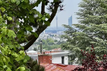 GROSSZÜGIGE, ABSOLUT RUHIG GELEGENE TERASSENWOHNUNG MIT WIEN- UND WEITBLICK
