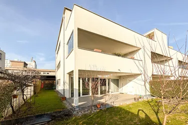 Helle, familienfreundliche 4-Zimmer-Eckgartenwohnung