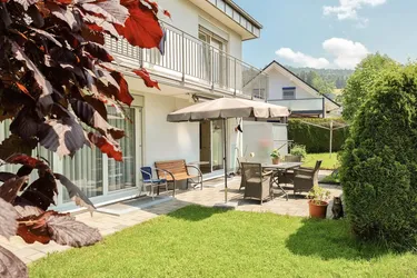 Kleine, jedoch exklusive Doppelhaushälfte mit Garage und eigenem Keller