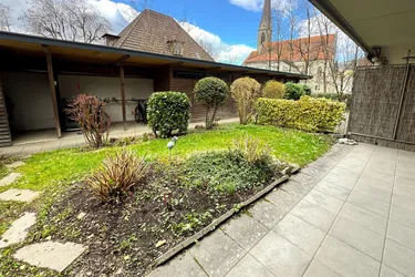 Zentrale 2-Zimmer-Gartenwohnung mit Carportabstellplatz