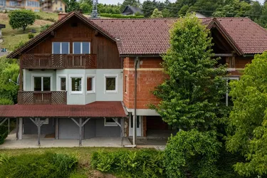 Vielseitiges Haus samt Rohbau-Erweiterung, großem Carport &amp; wunderschönem Garten in Bad Schwanberg