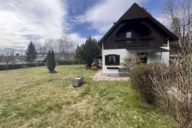 Renovierungsbedürftiges Haus mit schönem sonnigen Grundstück/ Toplage
