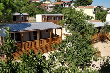 Mobil / Ferien-Häuser direkt am Strand zu verkaufen in Pirovac / Kroatien