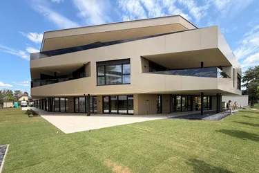 Premium Office in Graz-Seiersberg | Design-Büro mit Option zu 8-10 TG-Stellplätzen, repräsentativem Empfang und großer Terrasse im Grünen