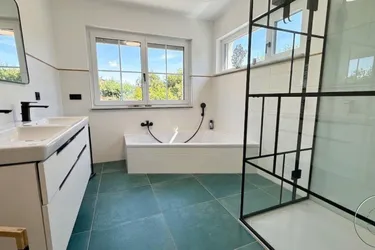 Mehr Platz für das Familienleben – stilvolles Einfamilienhaus mit 5 Zimmern, Doppelgarage &amp; modernster Energietechnik