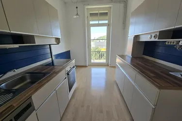 Wunderschöne Altbauwohnung mit Blick ins Grüne!