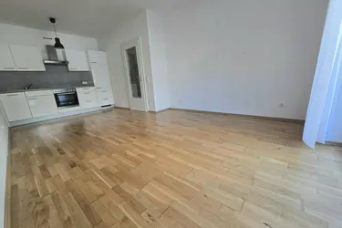 Schöne Zwei-Zimmer-Wohnung mit Balkon und ein Tiefgaragenstellplatz in ruhiger Lage!