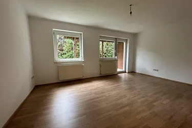 Moderne 1-Zimmer-Wohnung saniert mit Balkon und direktem Zugang zum Gemeinschaftsgarten