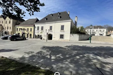 Historisches Anwesen Regenharthaus direkt am Hauptplatz von Perchtoldsdorf zu verkaufen.