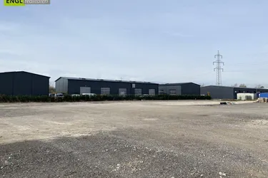 bis zu 2200m² Stellplätze für LKW oder Bus mit geräumiger Umkehrmöglichkeit zur Vermietung "Super Lage" Nähe zur Autobahnauffahrt S1