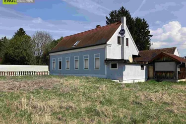 Ehemaliger Beherbergungsbetrieb mit Wohnnutzung und großen Baulandgrundstück