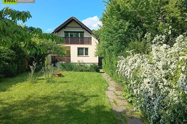 Gepflegtes Einfamilienhaus mit großem Garten, Carport, inkl. Luft-/Wasserwärmepumpe, Photovoltaik und Solarenergie