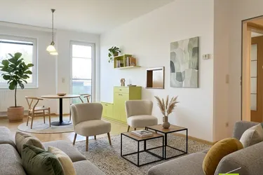 Lichtdurchflutete Wohnung mit Balkon und Grünblick