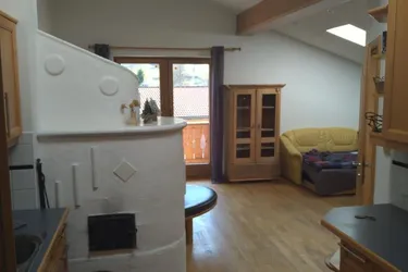 Charmante Dachgeschoss-Wohnung mit Bergblick