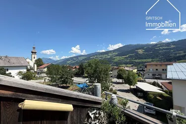MILS - Charmante 3-Zimmer-Dachgeschosswohnung mit Panoramablick, Balkon &amp; Tiefgaragenplatz