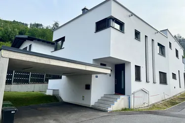 Modernes Doppelhaus mit Garten und Carport in Inzing