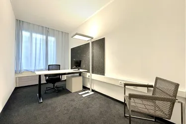Schönes neu saniertes Büro mit Gemeinschaftsküche!