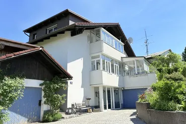 Wohnen in seiner schönsten Form – Zweifamilienhaus mit Natur-Schwimmteich in Bestlage von Christkindl