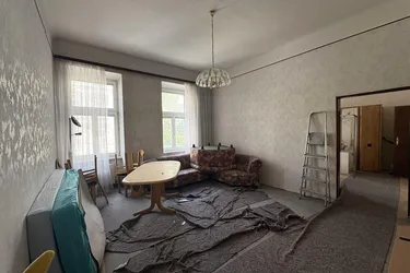 Unsanierte Altbauwohnung mit Potenzial im 15. Bezirk – 80 m² – klassische Raumhöhen und vielseitige Gestaltungsmöglichkeiten