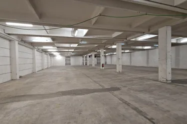 Top-Betriebsstandort mit 985 m² Hallenfläche &amp; 3 LKW-Rampen