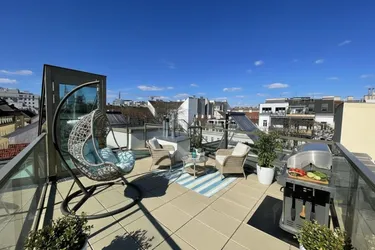 Einzigartige Dachgeschoßwohnung mit spektakulären Freiflächen nahe der Mariahilfer Straße!