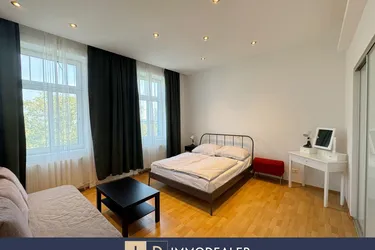 ** EXKLUSIVE - CHARMANTE - ALTBAUWOHNUNG MIT LIFT &amp; GEGLIEDERTER FASSADE - WIENER ALTBAUCHARME **
