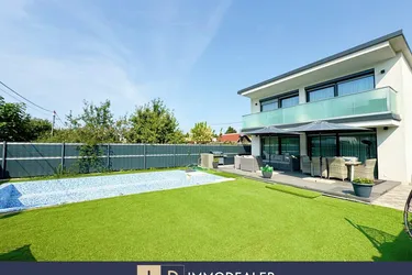** EXKLUSIVES EINFAMILIENHAUS MIT POOL, GARTEN &amp; HOCHWERTIGER AUSSTATTUNG **