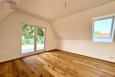 NÄHE MURWEG: Geräumige 3-Zimmer-Wohnung mit Parkplatz und Dachterrasse - ERSTBEZUG