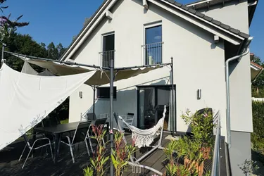 FAMILIENIDYLLE: Unterkellertes Einfamilienhaus mit Doppelgarage und Fernblick nähe Hausmannstätten