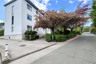 GARTENGLÜCK IN MODERNEM AMBIENTE: 2-Zimmer-Wohnung mit Tiefgarage