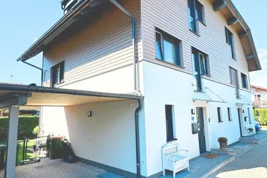 Moderne 6 Zimmer Doppelhaushälfte - Garten und Carport