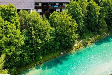 Blick auf die Königsseeache mit Südloggia in Anif-Niederalm - 360 Grad Besichtigung möglich