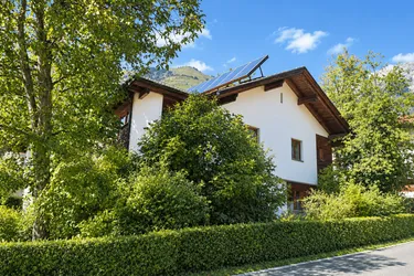 Gepflegtes Wohnhaus mit Potential für ein Mehrparteienhaus in sonniger Lage mit großem Garten in Absam zu verkaufen!