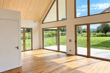 Bungalow mit Grünblick, PV-Anlage, Speicher und luxuriöser Tischler-Küche!
