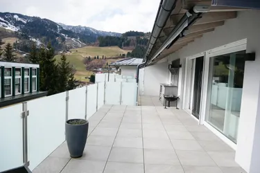 Neuwertige Dachgeschoßwohnung mit High-End Ausstattung und XXL Terrasse