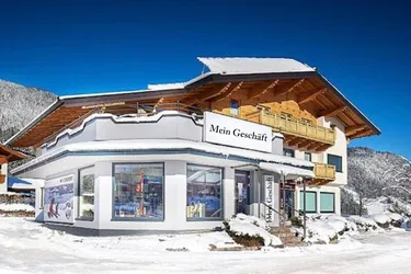 Großzügiges, modernes Geschäftslokal mit hoher Werbewirkung