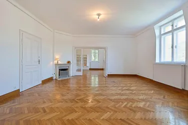 260 m² Villenetage mit separatem Arbeitsbereich &amp; Terrasse mit herrlichem Grünblick sowie Garage!