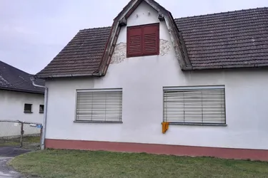 7522 STREM, Renovierungsbedürftiges Einfamilienhaus mit Gartenanteilen in der Bahnhofstraße zu verkaufen