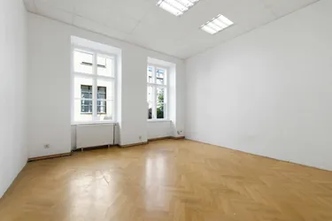 GROSSZÜGIGE 5-ZIMMER-ALTBAUWOHNUNG BEI U3 ZIEGLERGASSE - WOHNEN &amp; ARBEITEN IN BESTLAGE VON NEUBAU