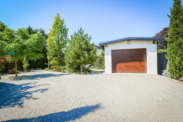 Exklusives Einfamilienhaus mit Pool, Garage, Gartenparadies &amp; hochwertiger Ausstattung nahe Wien!